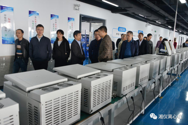 Peritos membros do Comitê de Especialistas Inspeção da Associação da Indústria de Dispositivos Médicos Changsha visitou empresas de equipamentos médicos como Hunan Xiangyi Laboratory Instrument Development Co., Ltd