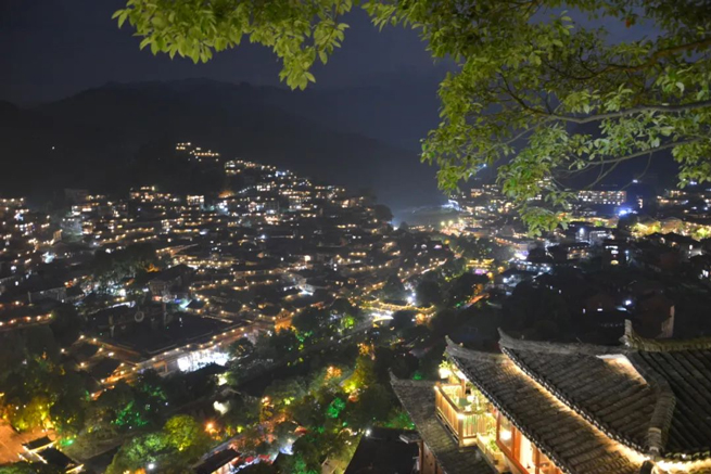 Comemore o 100 ° aniversário da fundação do Partido Comunista da China, Xiangyi Centrifuge Guizhou Colorido 5 Days Tour Comemore o 100 ° aniversário da fundação do Partido Comunista da China, Xiangyi Centrifuge Guizhou Colorido 5 Days Tour