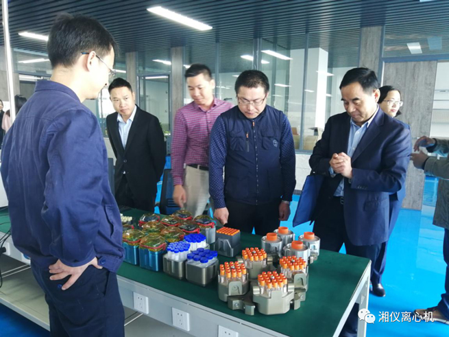 Peritos membros do Comitê de Especialistas Inspeção da Associação da Indústria de Dispositivos Médicos Changsha visitou empresas de equipamentos médicos como Hunan Xiangyi Laboratory Instrument Development Co., Ltd