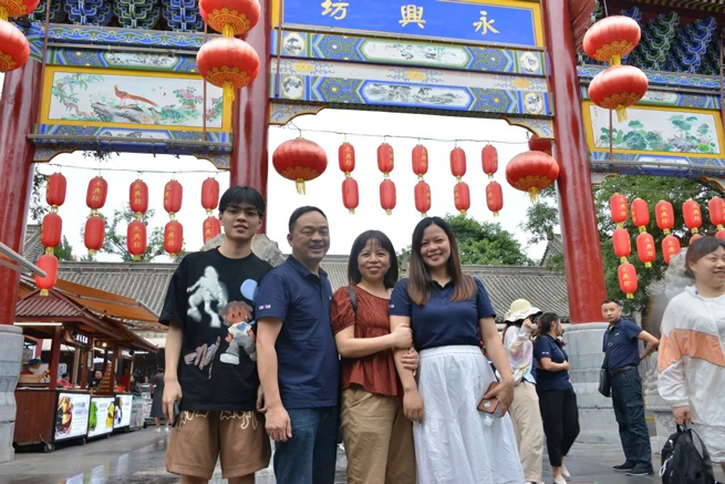 A equipe de Xiangyi se reuniu na antiga capital Xi'An para experimentar a jornada cultural e histórica de mil anos.