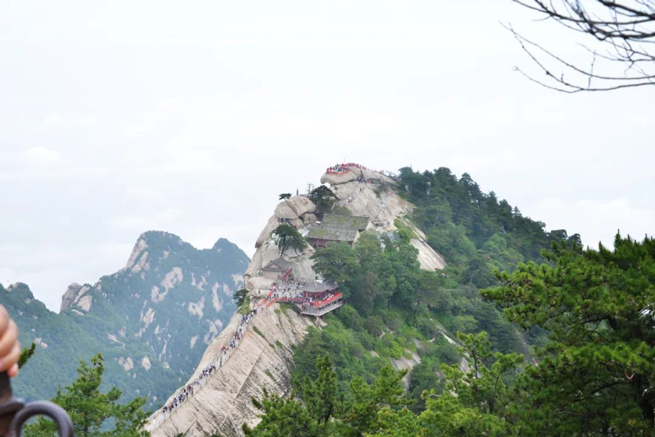 A equipe de Xiangyi se reuniu na antiga capital Xi'An para experimentar a jornada cultural e histórica de mil anos.