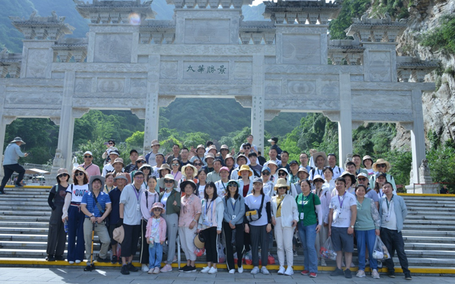 A equipe de Xiangyi se reuniu na antiga capital Xi'An para experimentar a jornada cultural e histórica de mil anos.