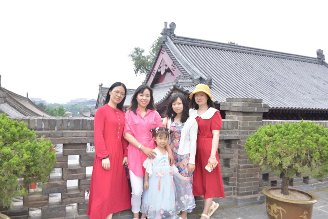 A equipe de Xiangyi se reuniu na antiga capital Xi'An para experimentar a jornada cultural e histórica de mil anos.