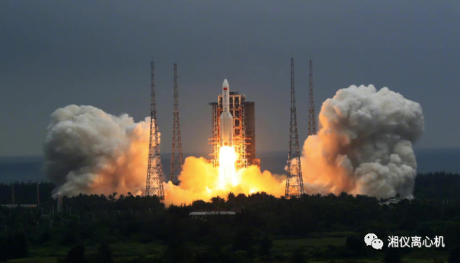 A missão de lançamento do módulo central Tianhe carregando a centrífuga espacial de Xiangyi foi bem sucedida!