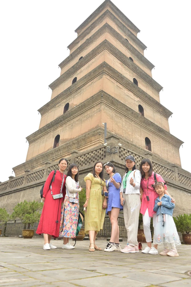 A equipe de Xiangyi se reunia na antiga capital Xi'An para experimentar a jornada cultural e histórica de mil anos.